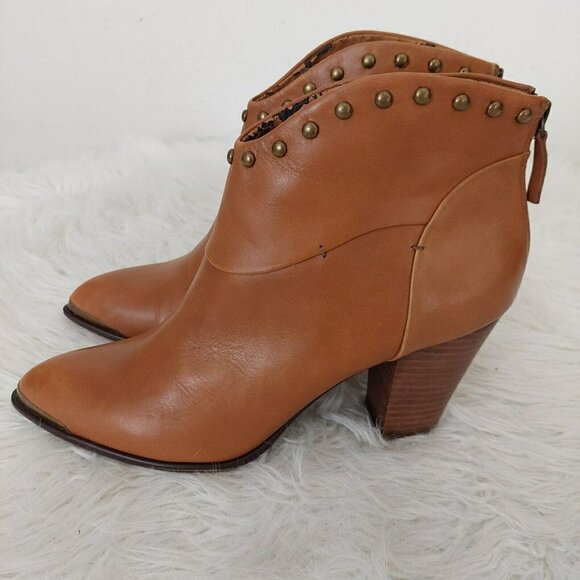 B Makowsky Womens Size 10W Quincy 3.5 Heeled Ankle Booties Brown Leather Studded - Picture 1 of 12